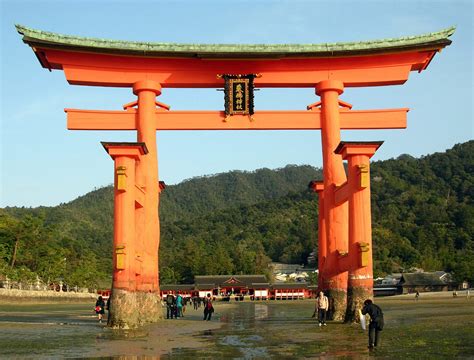 File:Torii and Itsukushima Shrine.jpg - Wikipedia