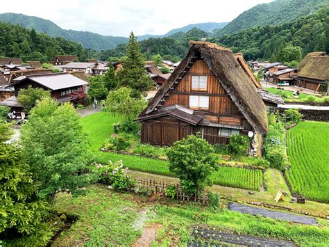 Shirakawa-go: Spend the Night in a Traditional Japanese Thatched House