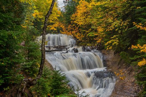 The Best Waterfalls of Michigan’s Upper Peninsula - Pictured Rocks ...