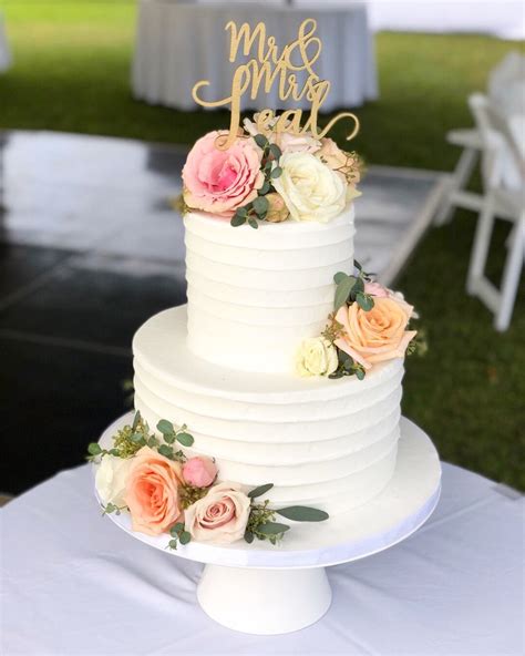 Texture Buttercream 2-tier | Tiered wedding cake, Wedding cakes with ...