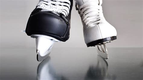 Hockey Skates vs. Figure Skates: The Best Way to Compare – PolyGlide Ice