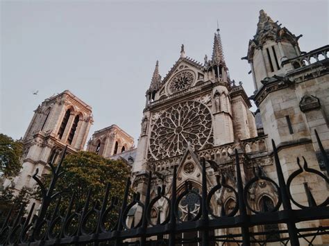 Gothic vs Romanesque Architecture