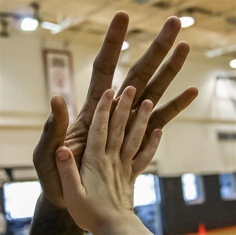 Kawhi Leonard Hand Size Comparison : The 15 Largest Hand Sizes In Nba ...