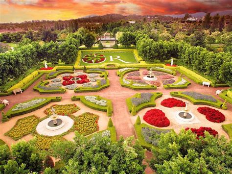 6 Amazingly Beautiful Gardens Around The World