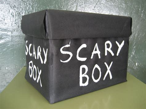 What’s in the scary box?? | English is fun!