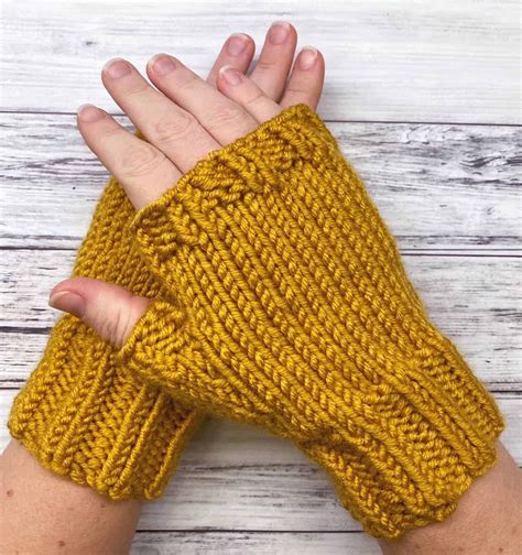 Easiest Fingerless Gloves Knitting Pattern | Fingerless gloves knitted ...