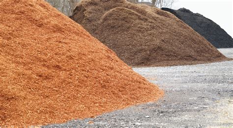 Choosing Ideal Mulch Color for Your Landscape | BioGrass