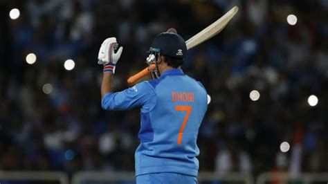 MS Dhoni Jersey no. 7 should be retired by BCCI, Demands Former ...