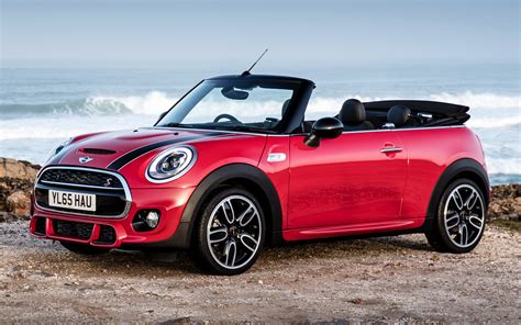 Hot and Stunning Mini Cooper S Convertible driven - TrendingMotor.com