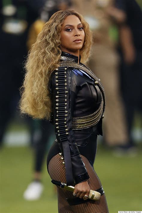 Beyoncé Takes On Michael Jackson's Iconic Super Bowl Outfit For ...