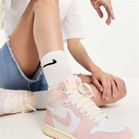 Air Jordan 1 Retro High OG Washed Pink-