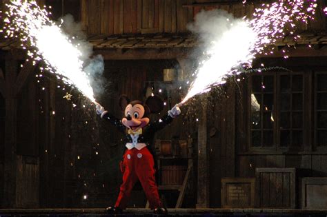 Fantasmic! Mickey Mouse fireworks | Disney magic, Disneyland, Mickey mouse