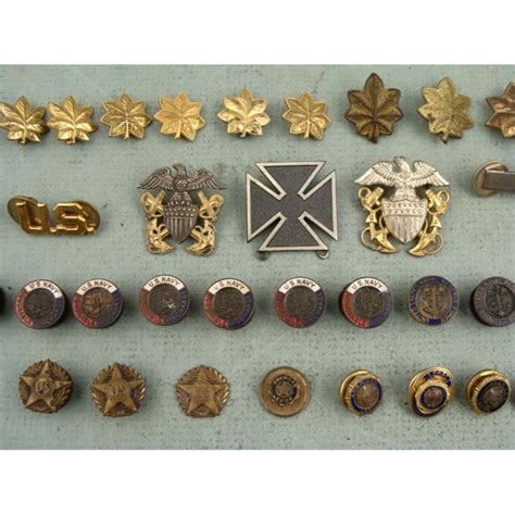 43 PIECE LOT OF WWII MILITARY PINS AND INSIGNIA