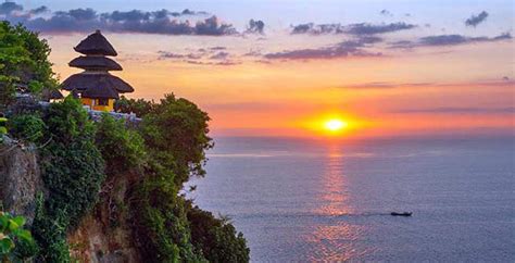 Uluwatu Temple, A View over the cliff, Spectacular sunset view