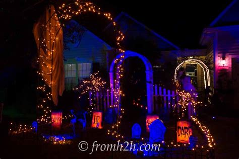 Halloween Outdoor Lighting Ideas: 21 Spooky Ways To Light Your Yard ...