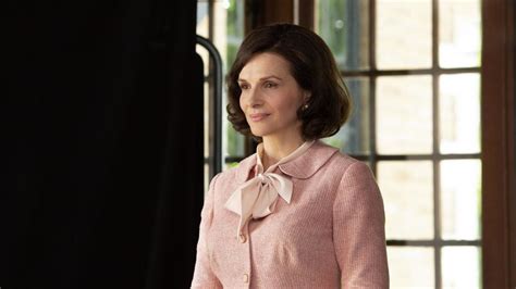 The New Look : Juliette Binoche sera Coco Chanel pour Apple TV+ ...