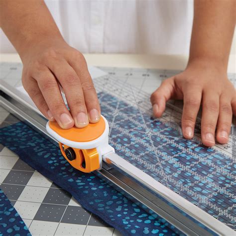 Fiskars 195130-1001 Rotary Cutter and Ruler Combo (6" x 24 ...