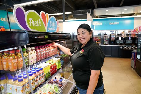 H-E-B opens second Fresh Bites location in Lytle, includes True Texas ...