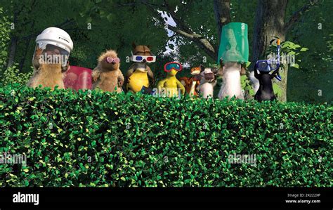 LOU,PENNY,RJ,VERNE,HAMMY,HEATHER,OZZIE,STELLA, OVER THE HEDGE, 2006 ...