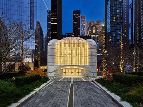 Santiago Calatrava unveils illuminated World Trade Center church ...