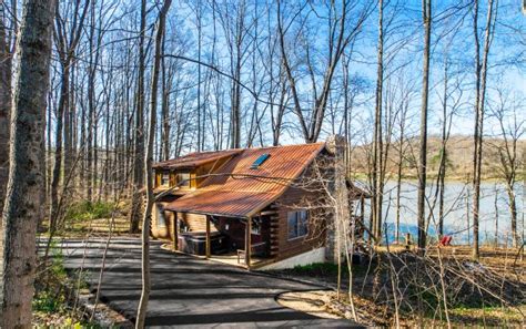 The Lake House at Waters Edge - Hocking Hills | Cabins at Waters Edge