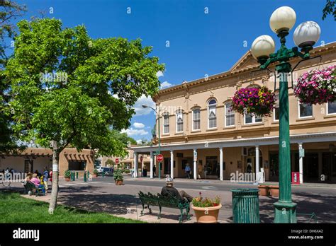 The historic Santa Fe Plaza in downtown Santa Fe, New Mexico, USA Stock ...