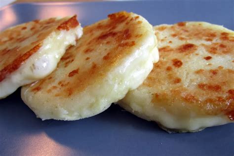 Colombian Arepas Con Queso