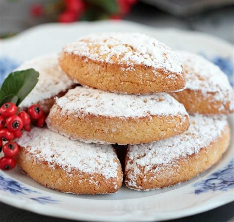 Precious Christmas Cookies: Ricciarelli di Siena | ITALY Magazine