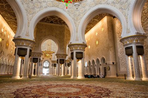 A Visit to the Sheikh Zayed Grand Mosque - Earth Trekkers