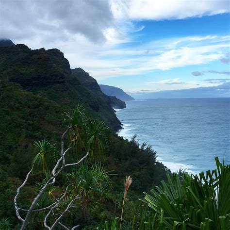 Kalalau Trail, Na Pali Coast State Park, Kauai, Hawaii, USA : hiking