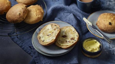 Spiced teacakes recipe - BBC Food