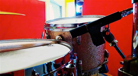 5 Best Snare Drum Mics (For Live and Studio) in 2023