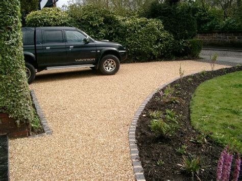 golden gravel with new granite sett edging | Front driveway ideas ...