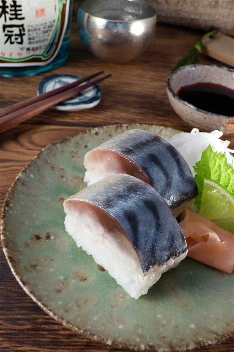 Sabazushi, vinegar-marinated mackerel sushi | Food, Best sushi, Sushi