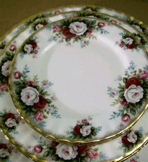 Royal Albert ,Bone China England 1969 "CELEBRATION" Pattern , Service ...