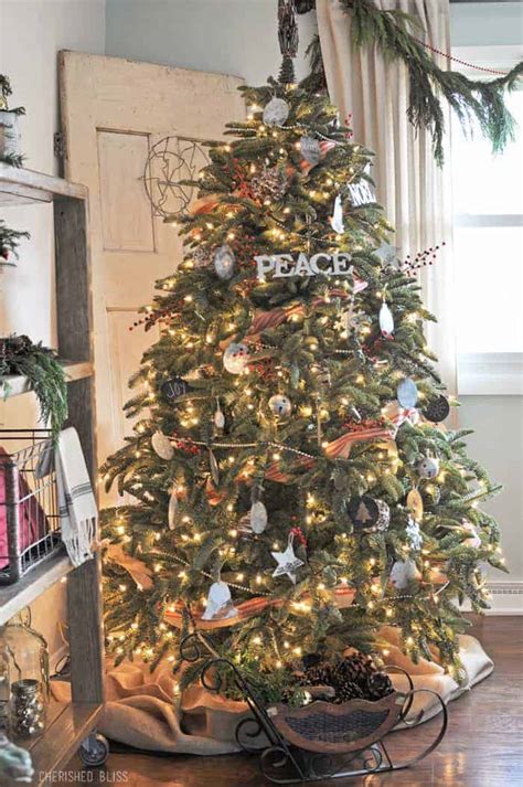 25 of the Most Inspiring Rustic Christmas Trees | MountainModernLife.com