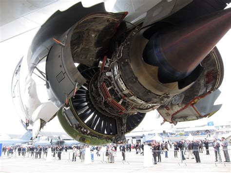 Cool Photos Of Jet Engines With Their Shell Open | Gizmodo Australia