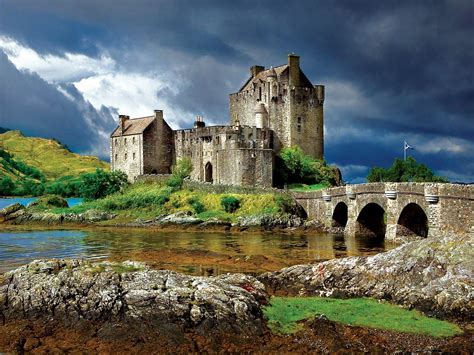 Eilean Donan Castle, Scotland, 750 Pieces, Buffalo Games | Puzzle Warehouse