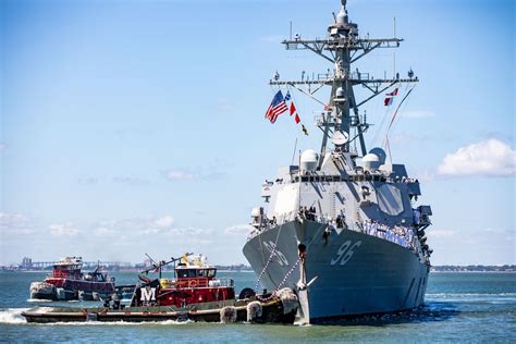 DVIDS - Images - USS Bainbridge Returns Home [Image 4 of 14]