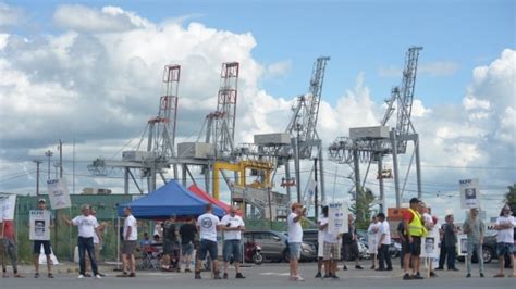 Montreal port workers and employers at an impasse as strike drags on ...