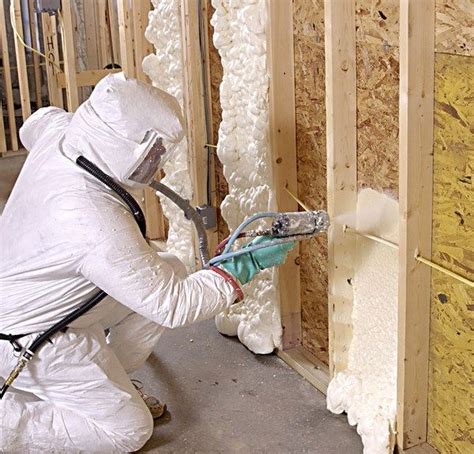 Spray foam insulation types - all the "pros" and "cons"