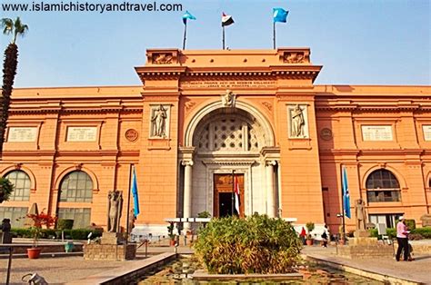 Egyptian Museum of Antiquities Cairo displays in the garden