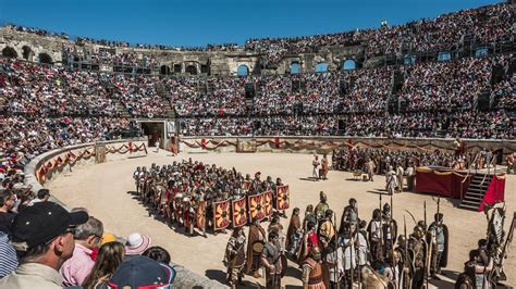 WATCH GLADIATORS FIGHT IN A REAL ROMAN ARENA - YouTube