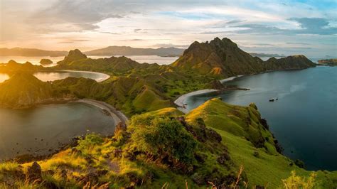 Sunset at Padar Island, Komodo National Park, Labuan Bajo, East Nusa ...