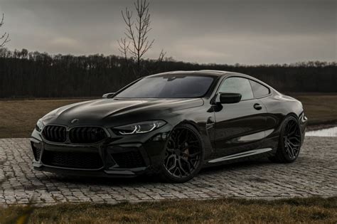 BMW M8 Competition: Schwarz, Schwarz & ein KW V4-Fahrwerk | Bmw, Dream ...