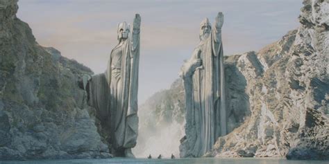 LOTR: What Are The Argonath And Why Are They Significant?