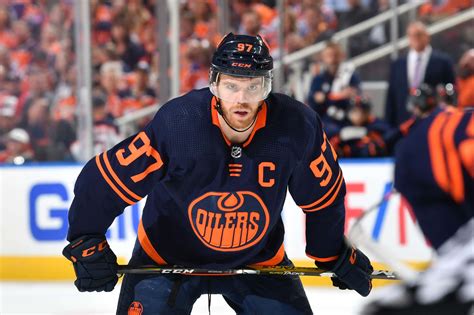 Connor McDavid Is Finally Starting To Rack Up Some Wayne Gretzky Stats ...