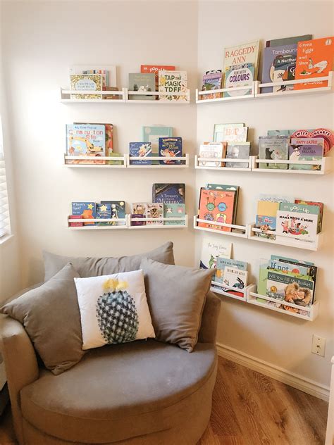 Montessori Bookshelf Ideas ~ Montessori Tidy Bookshelf Facing Forward ...