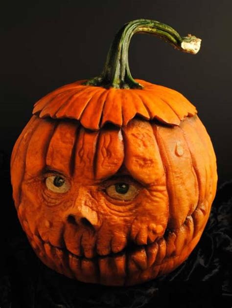 25 Amazing And Spooky Halloween Pumpkin Carvings