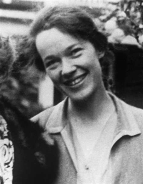 Amelia Earhart With Her Sister